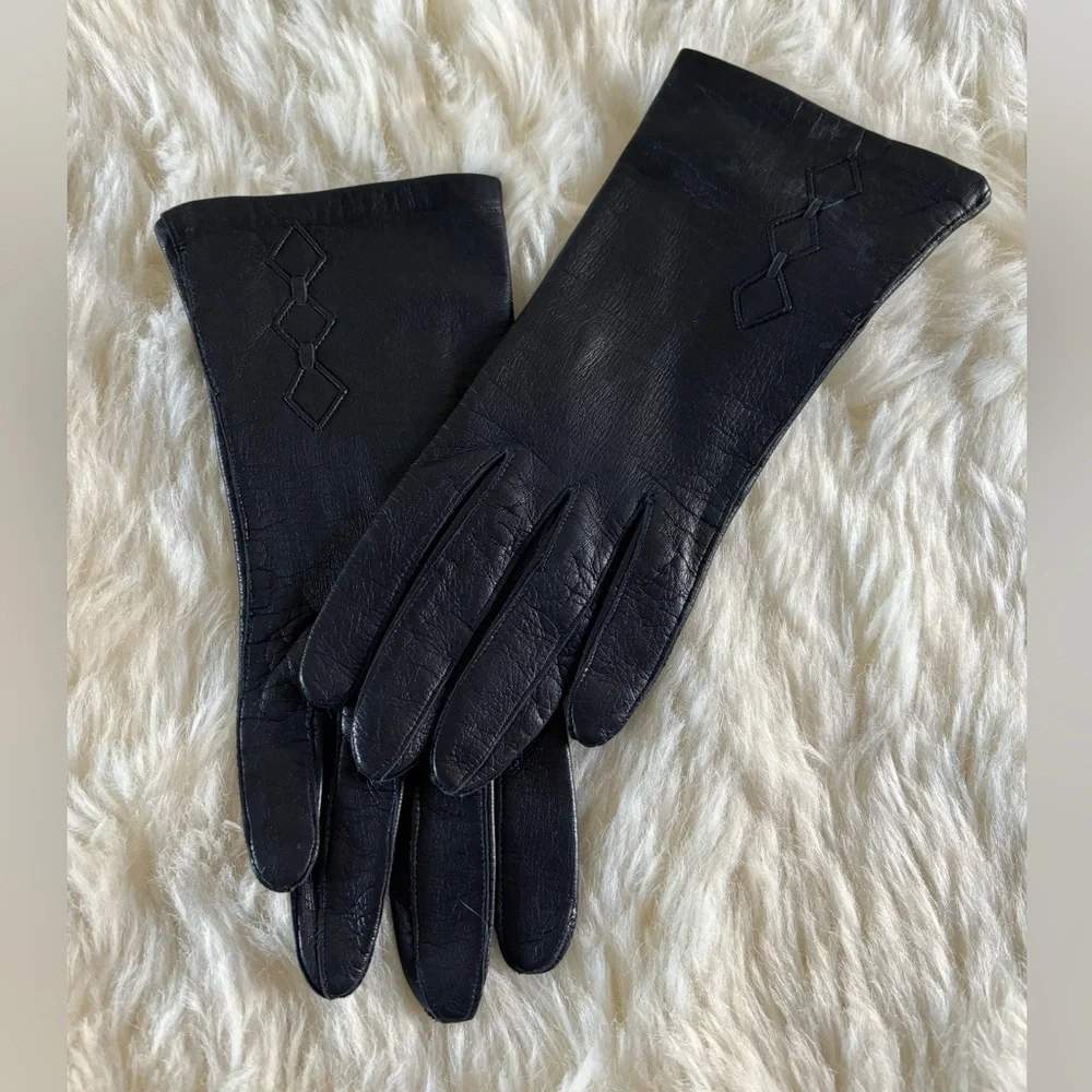 Vintage Classique Leather Made in Italy 100% Silk Lined Gloves, Women's